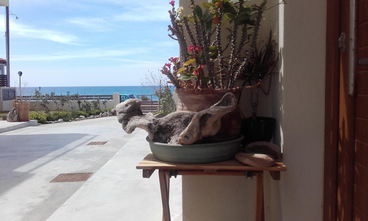Rodia Beach Suites Kokkinos Pirgos Bagian luar foto